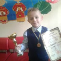 Вітаємо учня 1-Б класу Костенка Дмитра з  І місцем в чемпіонаті Києва «КУДО 2017»