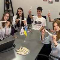 Фінальна онлайн-зустріч семестру з друзями з корейської школи для дівчат!